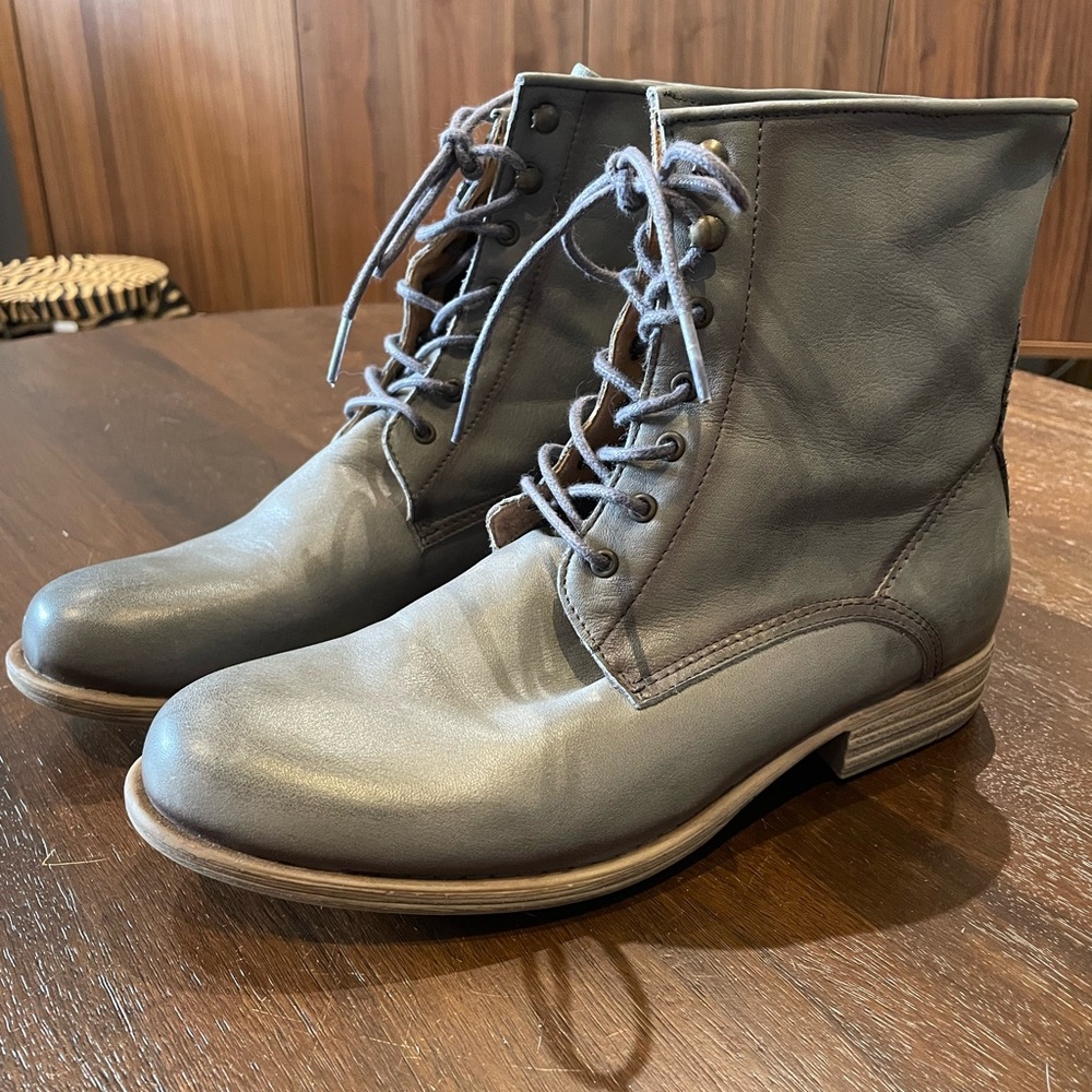 EUC Lace Up Boots